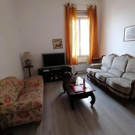 Bureau Lesparre-medoc, L'estuaire Apartment *